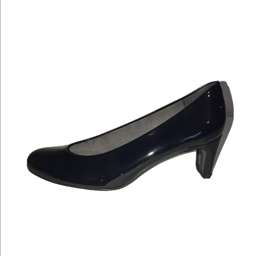 Stuart Weizman midnight blue pumps. - Picture 3 of 7